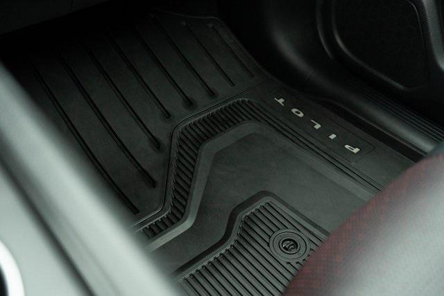 Photo of 2025 Gray Honda Pilot