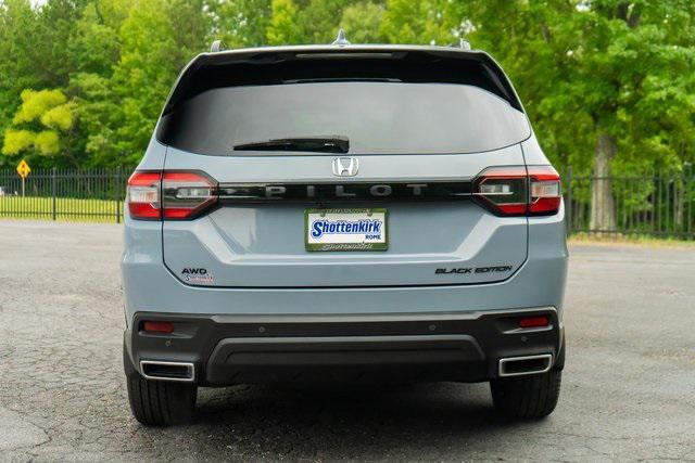 Photo of 2025 Gray Honda Pilot