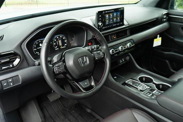 Photo of 2025 Gray Honda Pilot