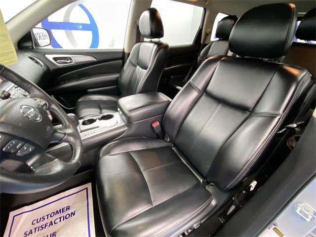 Photo of 2019 Brilliant Silver Metallic Nissan Pathfinder