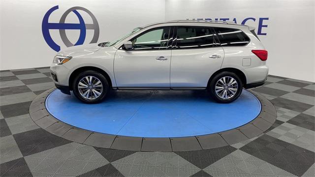Photo of 2019 Brilliant Silver Metallic Nissan Pathfinder