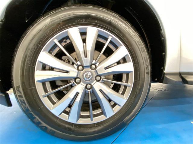 Photo of 2019 Brilliant Silver Metallic Nissan Pathfinder