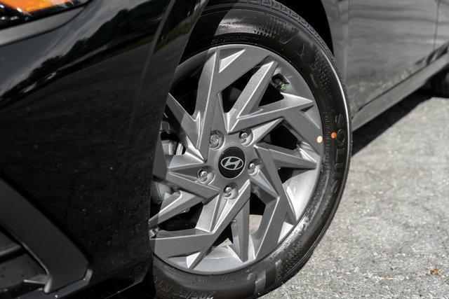 Photo of 2025 Abyss Black Hyundai ELANTRA HEV