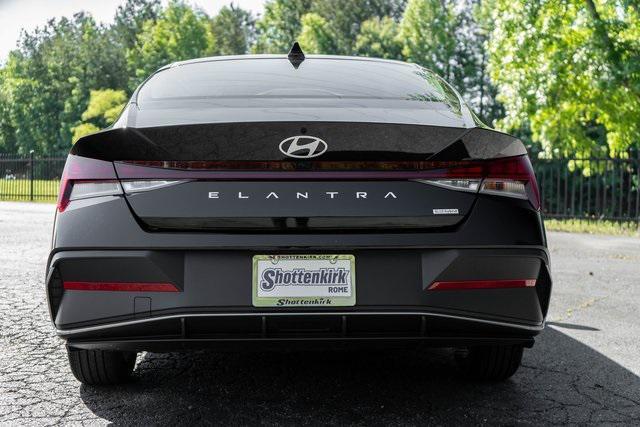 Photo of 2025 Abyss Black Hyundai ELANTRA HEV