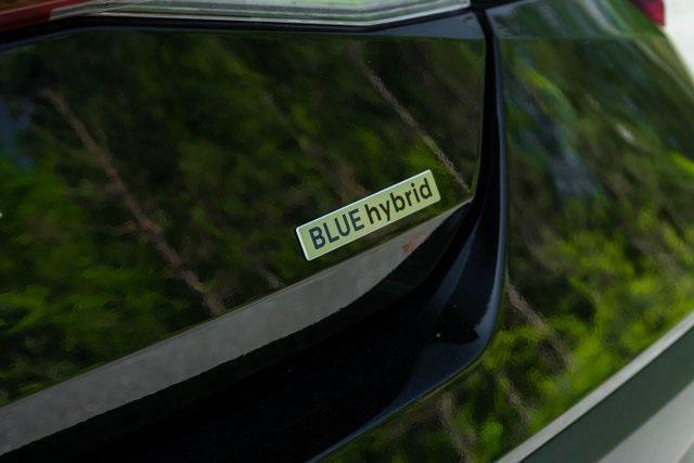 Photo of 2025 Abyss Black Hyundai ELANTRA HEV