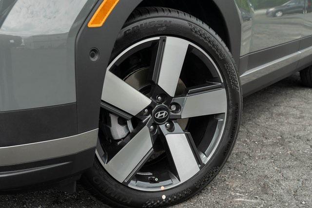 Photo of 2025 Hampton Gray Hyundai SANTA FE