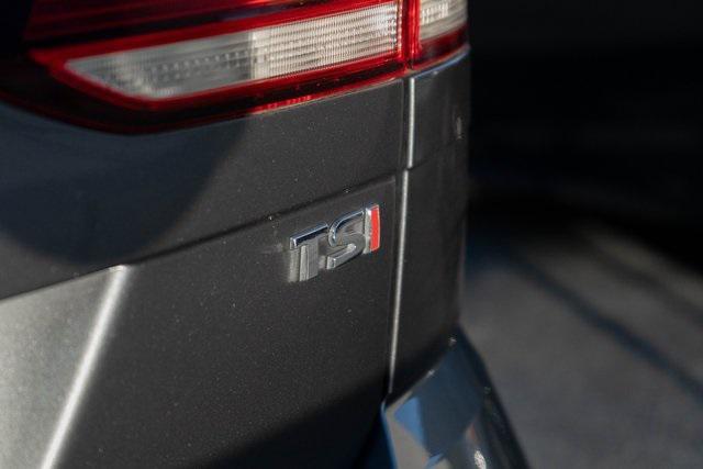 Photo of 2018 Platinum Gray Metallic Volkswagen Golf SportWagen