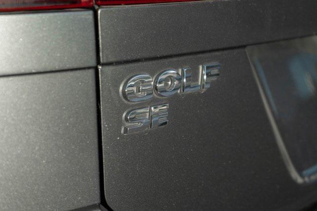 Photo of 2018 Platinum Gray Metallic Volkswagen Golf SportWagen