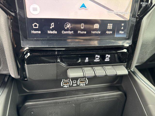Photo of 2025 Granite Crystal Metallic Clearcoat RAM 1500