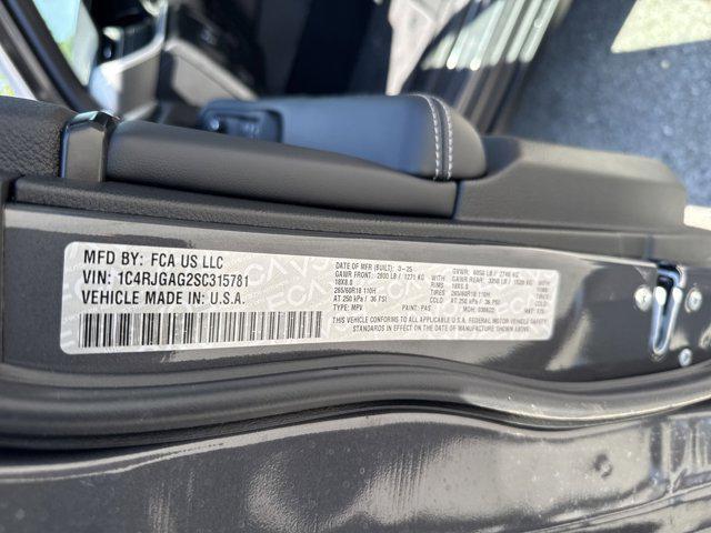 Photo of 2025 Baltic Gray Metallic Clearcoat Jeep Grand Cherokee