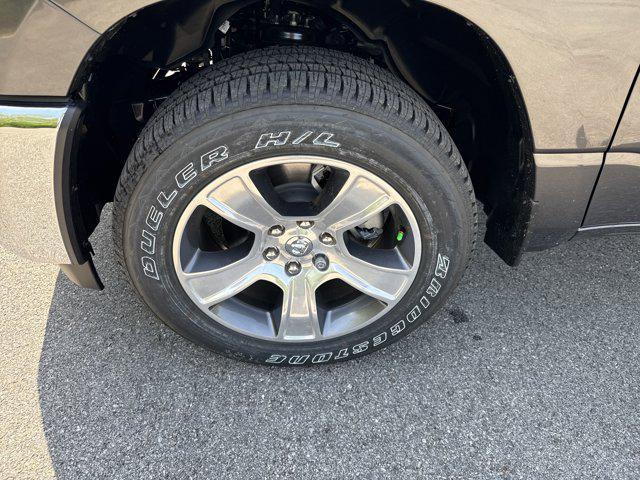 Photo of 2025 Granite Crystal Metallic Clearcoat RAM 1500