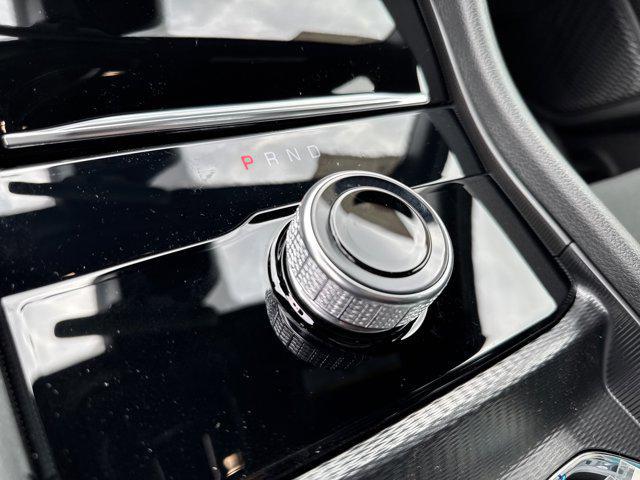 Photo of 2025 Bright White Clearcoat Jeep Grand Cherokee