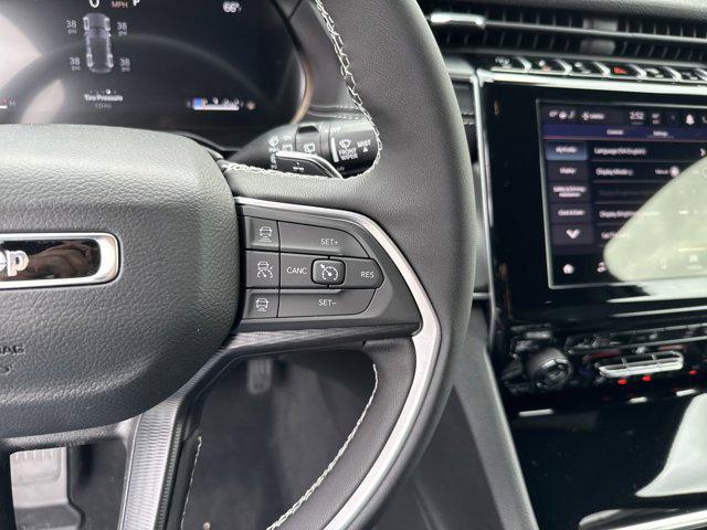 Photo of 2025 Bright White Clearcoat Jeep Grand Cherokee