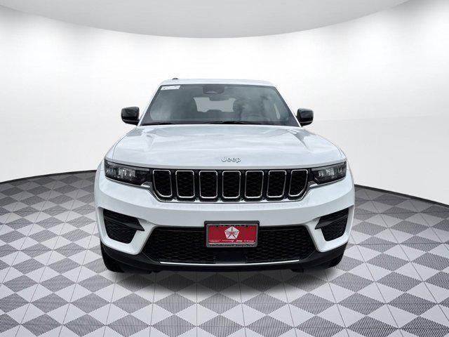 Photo of 2025 Bright White Clearcoat Jeep Grand Cherokee