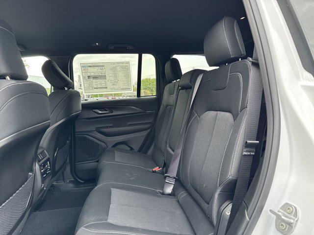 Photo of 2025 Bright White Clearcoat Jeep Grand Cherokee