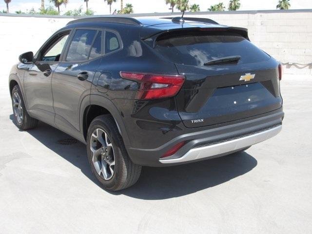 Photo of 2024 Mosaic Black Metallic Chevrolet Trax