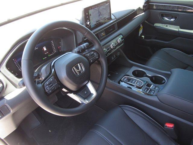 Photo of 2025 Platinum White Pearl Honda Pilot