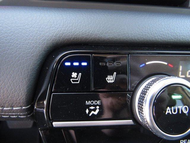 Photo of 2025 Platinum White Pearl Honda Pilot