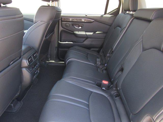 Photo of 2025 Platinum White Pearl Honda Pilot