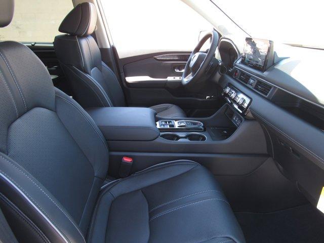 Photo of 2025 Platinum White Pearl Honda Pilot