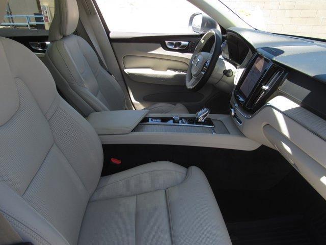 Photo of 2022 Denim Blue Metallic Volvo XC60 Recharge Plug-In Hybrid