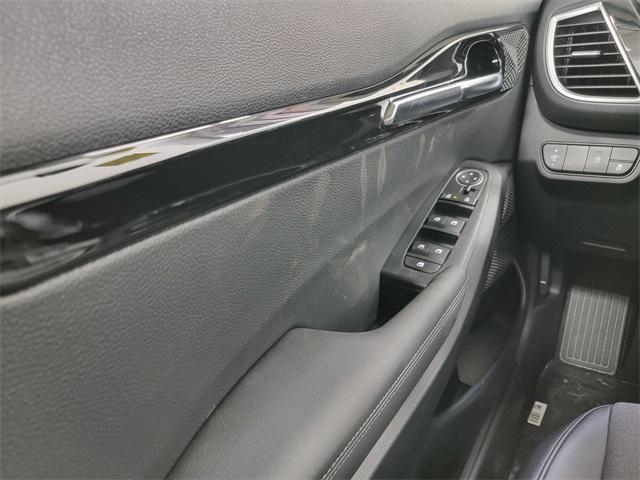 Photo of 2026 Clear White / Black Roof Kia Seltos