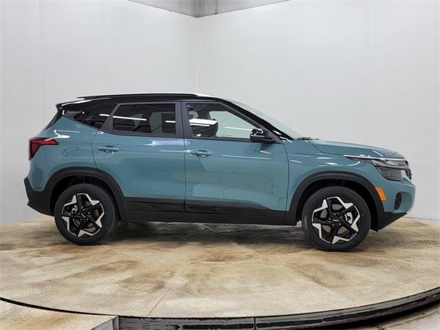 Photo of 2026 Blue / Black Kia Seltos
