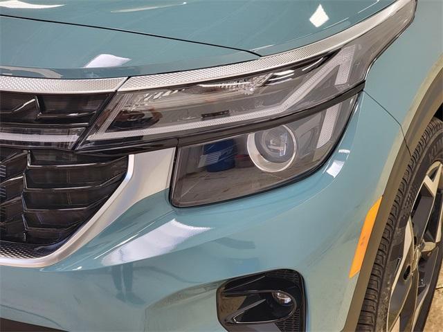 Photo of 2026 Blue / Black Kia Seltos
