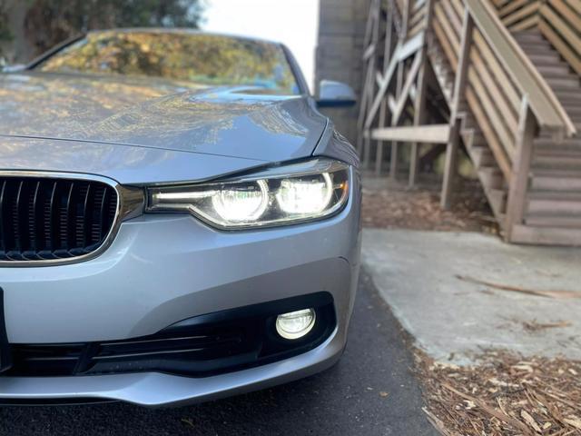 Photo of 2018 Silver BMW 320