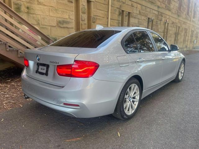 Photo of 2018 Silver BMW 320