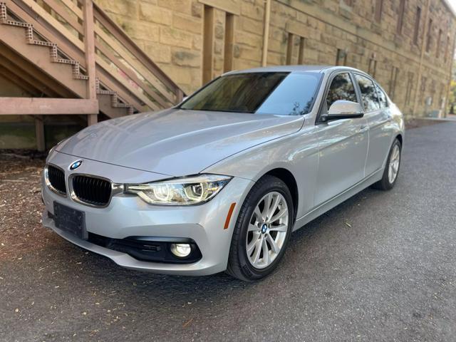 Photo of 2018 Silver BMW 320