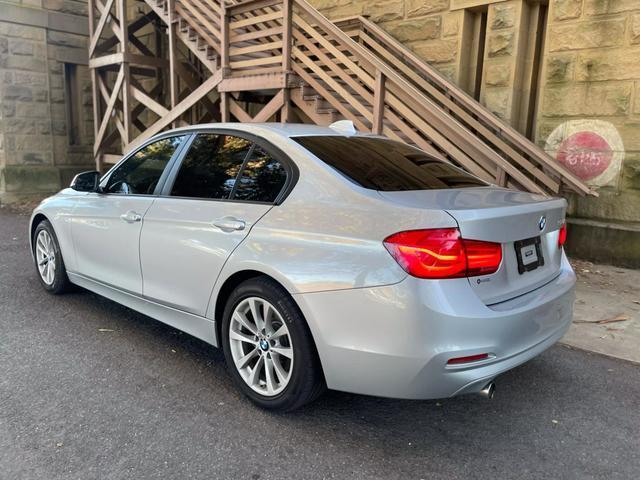 Photo of 2018 Silver BMW 320
