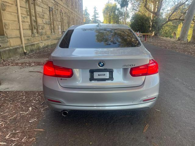 Photo of 2018 Silver BMW 320
