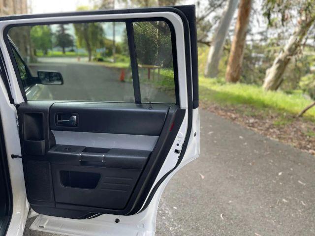 Photo of 2014 White Ford Flex