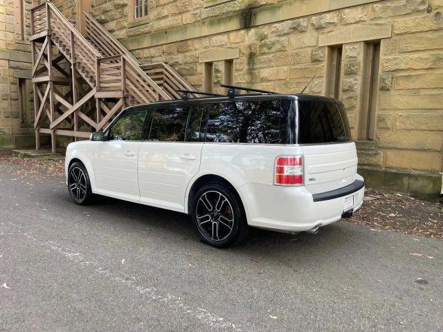 Photo of 2014 White Ford Flex