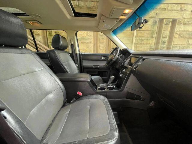Photo of 2014 White Ford Flex
