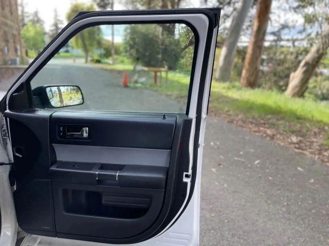 Photo of 2014 White Ford Flex