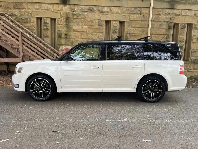 Photo of 2014 White Ford Flex