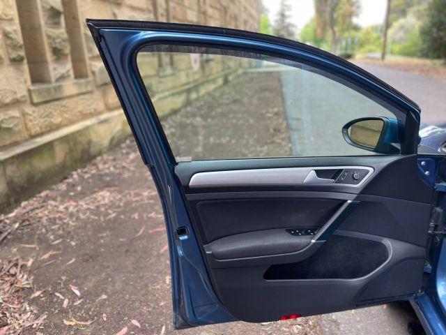 Photo of 2016 Pacific Blue Volkswagen e-Golf