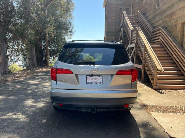 Photo of 2016 Gray Honda Pilot