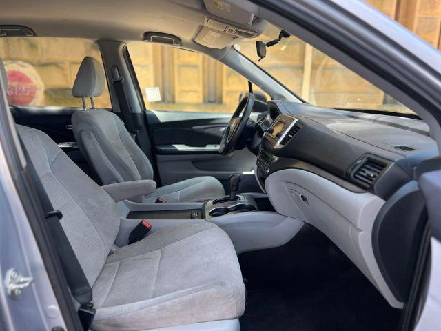 Photo of 2016 Gray Honda Pilot