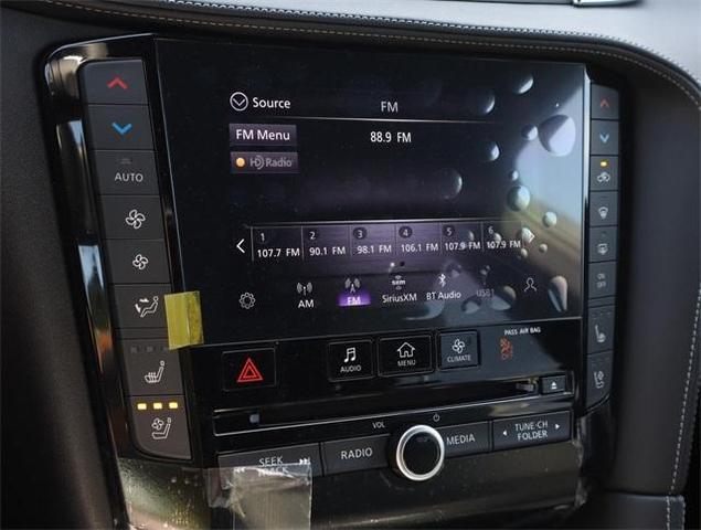 Photo of 2025 Radiant White INFINITI QX50