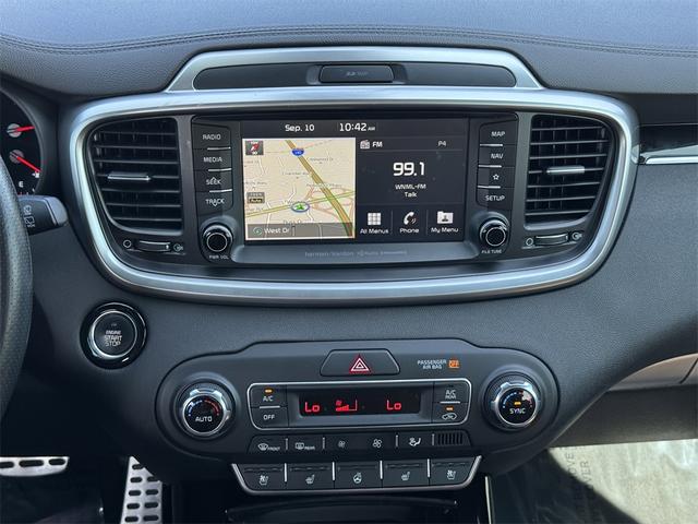 Photo of 2019 Titanium Silver Kia Sorento
