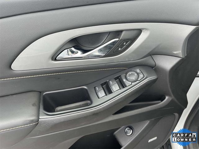 Photo of 2021 Silver Ice Metallic Chevrolet Traverse