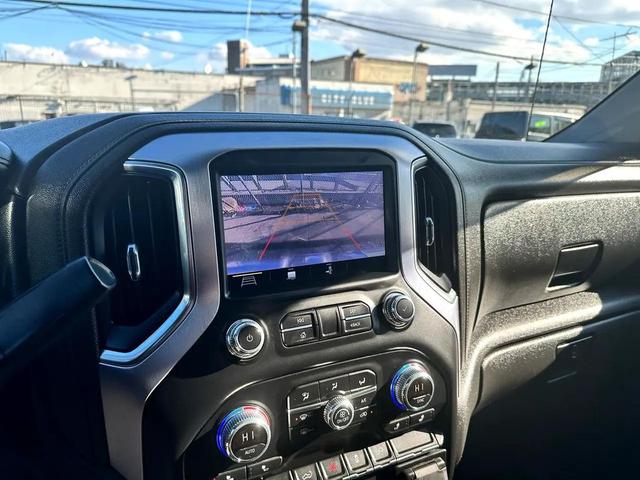 Photo of 2019 White GMC Sierra 1500