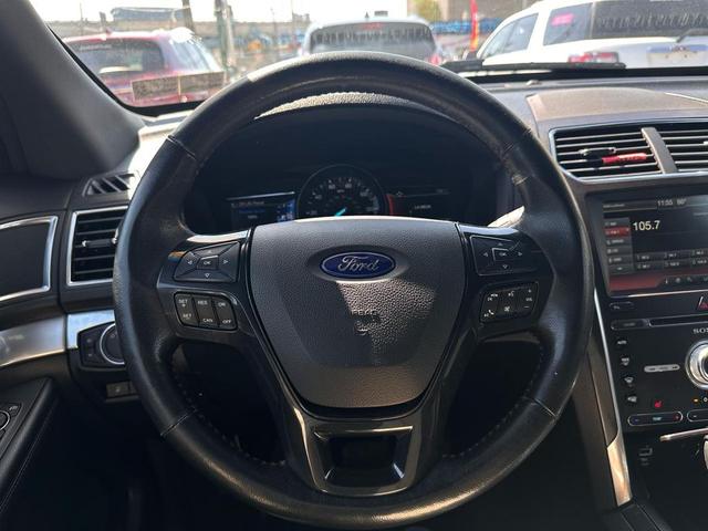 Photo of 2016 Ingot Silver Metallic Ford Explorer