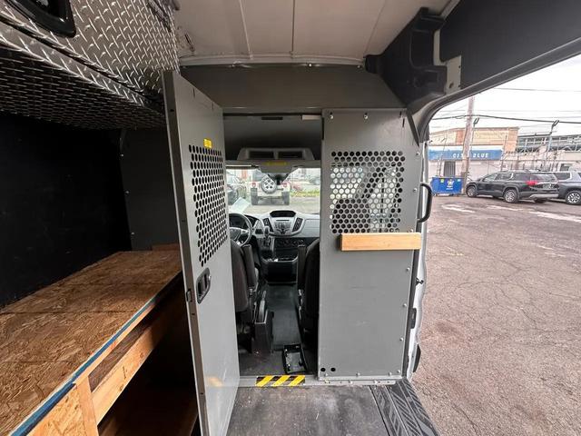 Photo of 2018 Oxford White Ford Transit-350