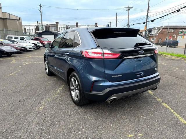 Photo of 2019 Blue Metallic Ford Edge