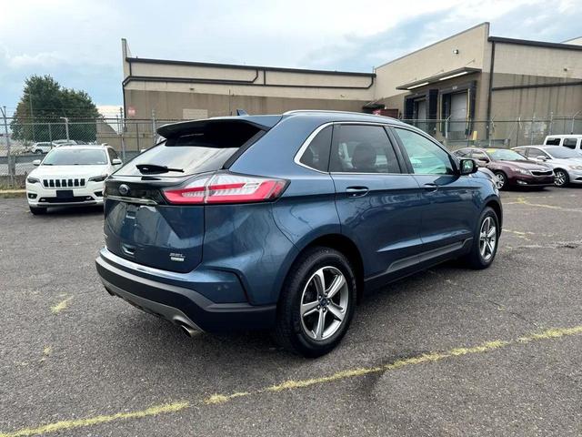 Photo of 2019 Blue Metallic Ford Edge