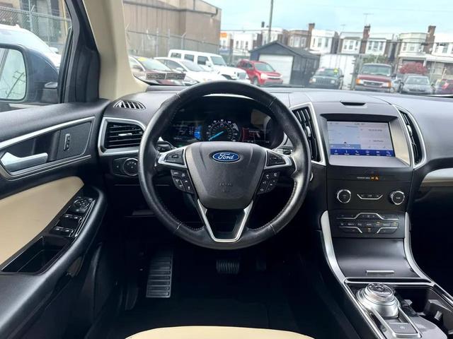 Photo of 2019 Blue Metallic Ford Edge